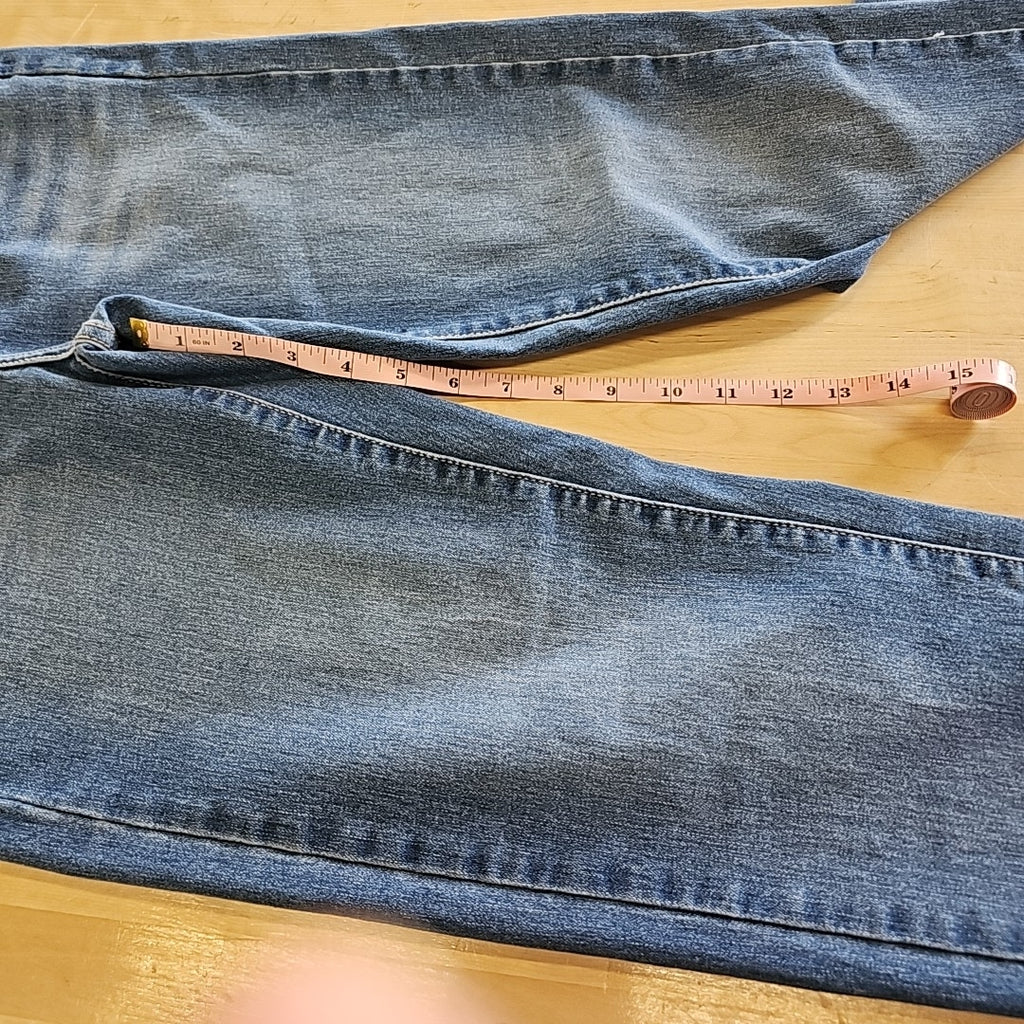Levi's 312 Shaping Slim Jeans