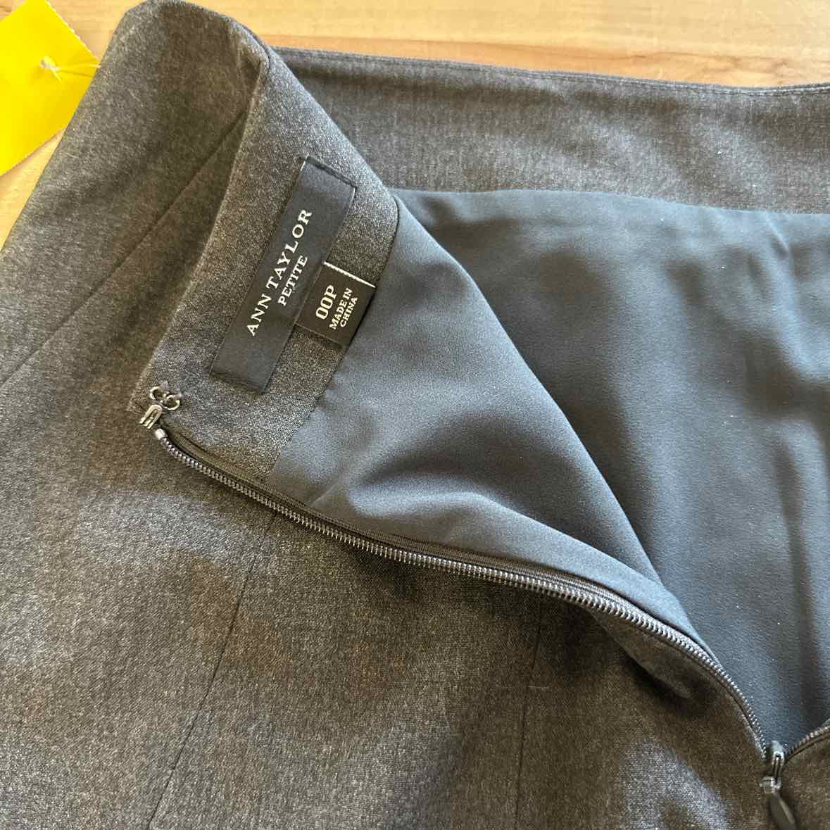 Ann Taylor Size 00 Gray Skirt