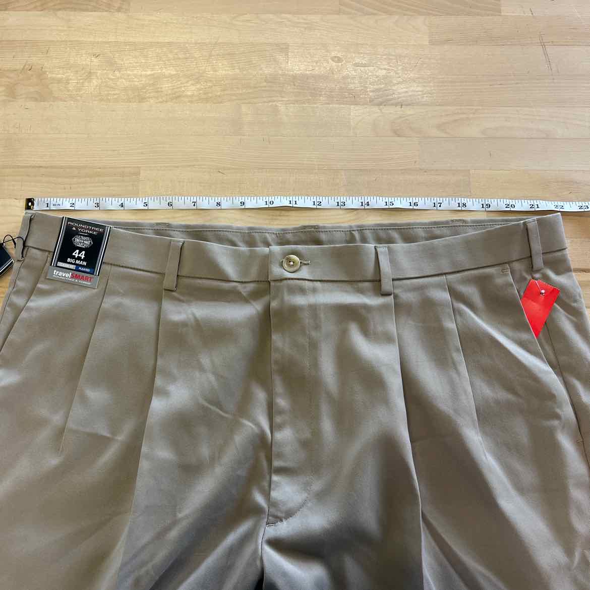 Roundtree & York Men's Size 44 Tan MENS Shorts