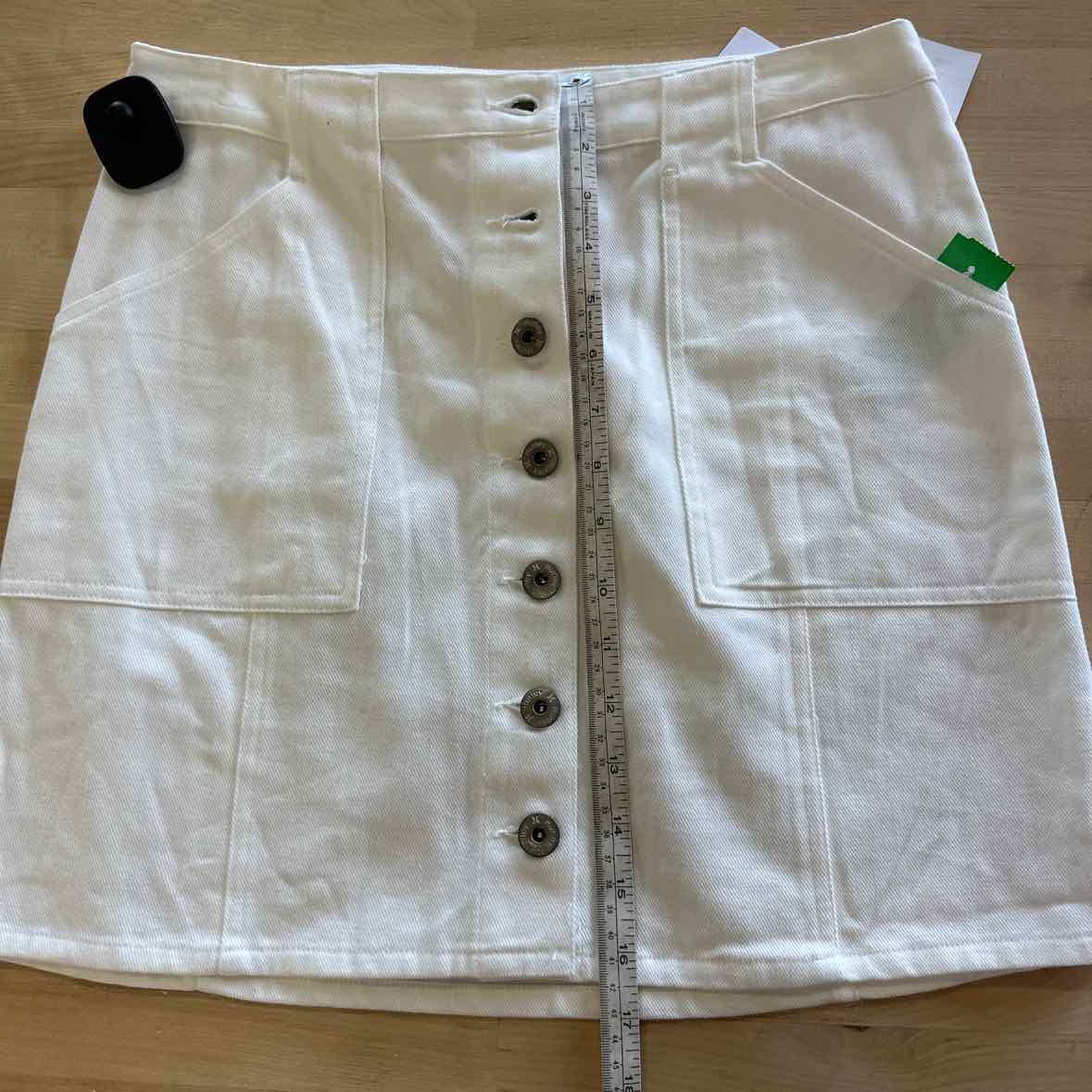 Hurley Size 29  (7) Tracy Button-Front Mini Skirt - White