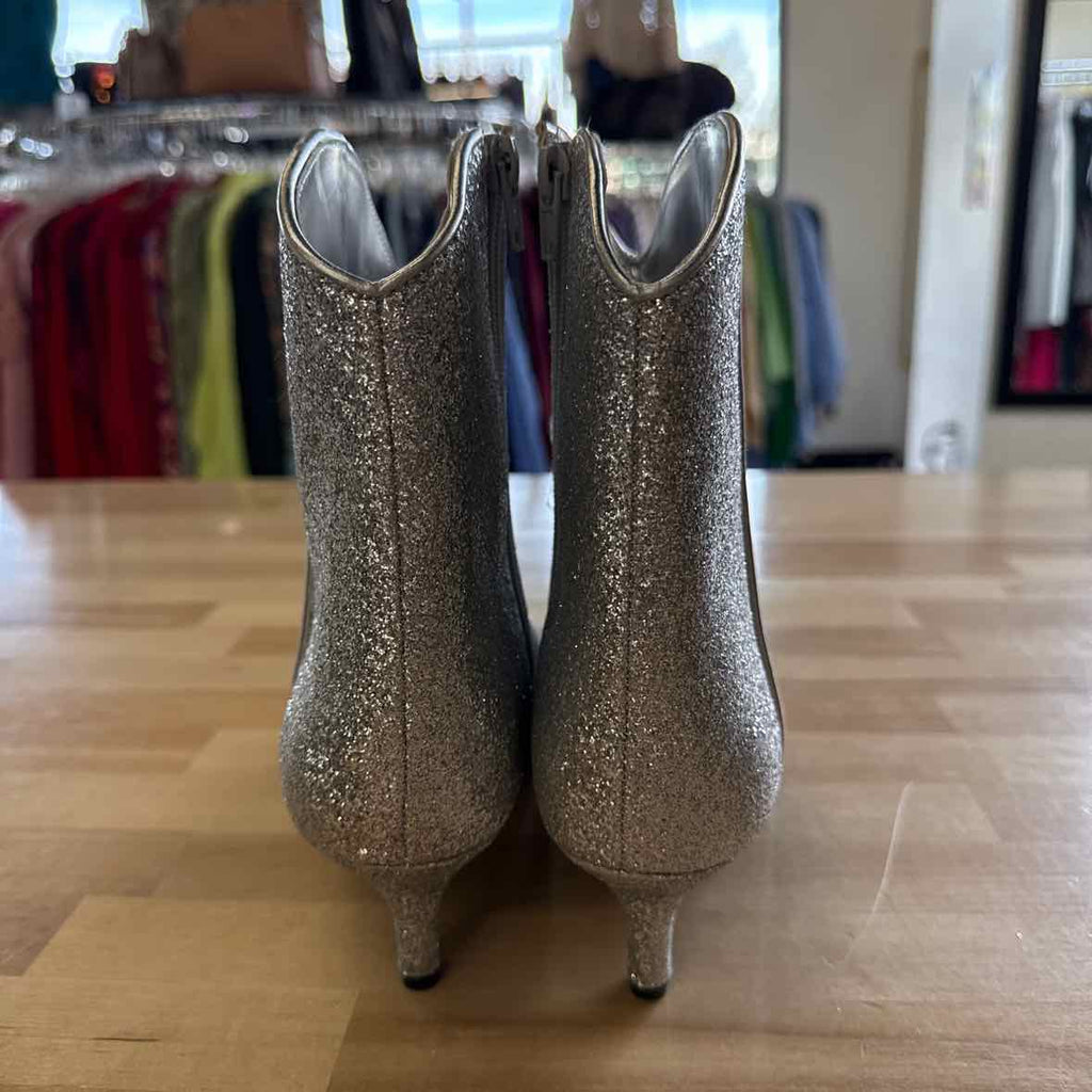 On 34th Aatira Tulip Booties