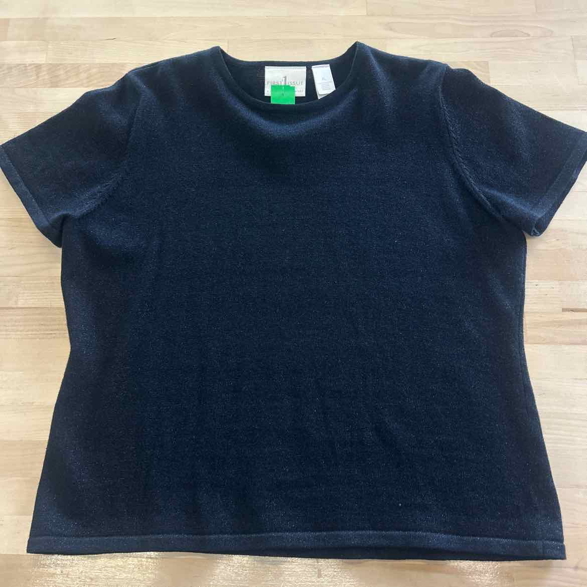 First Issue Size XL Black Preloved T-Shirt SS