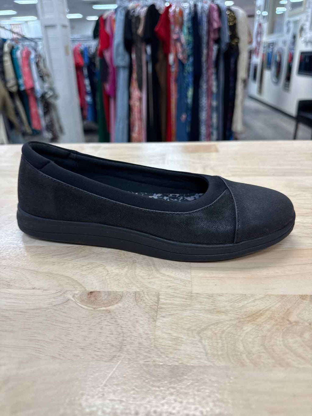 Clarks Size 7 Black Preloved Flats