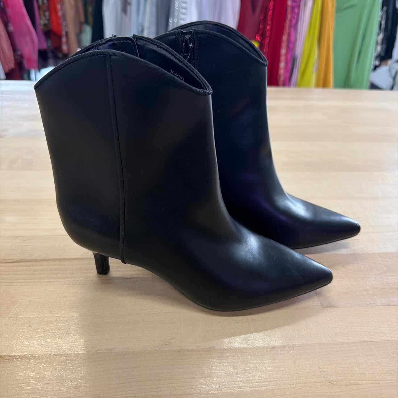 On 34th Size 5 Black Bootie