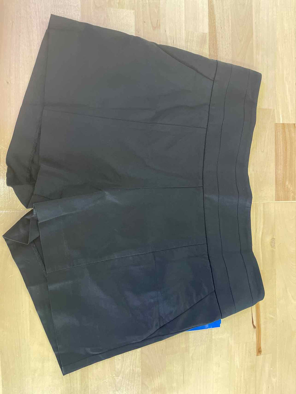 Bebe Women Size 8 Black Preloved Shorts