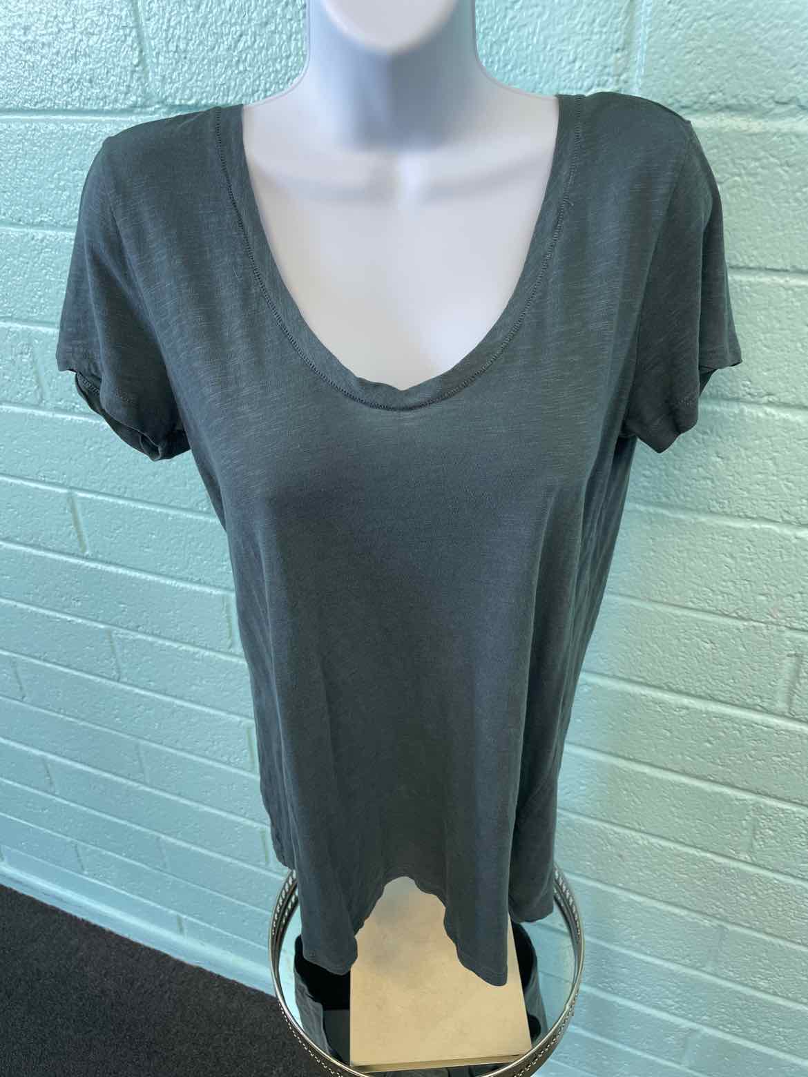 Nordstrom Rack Size M Green Shirt