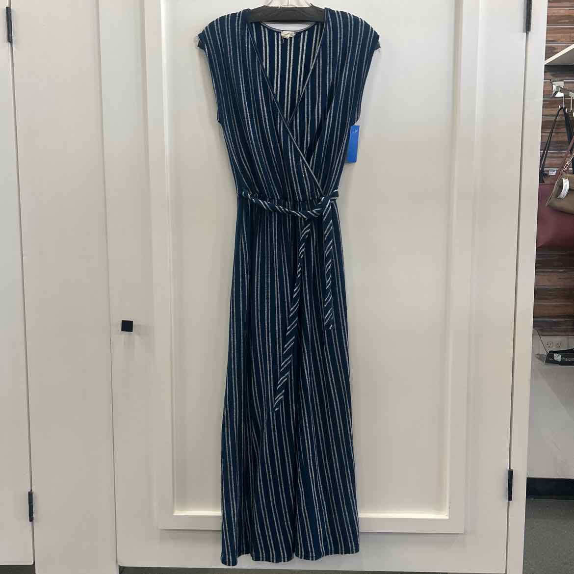 Caution to the wind Size S Navy/White Preloved Jumper