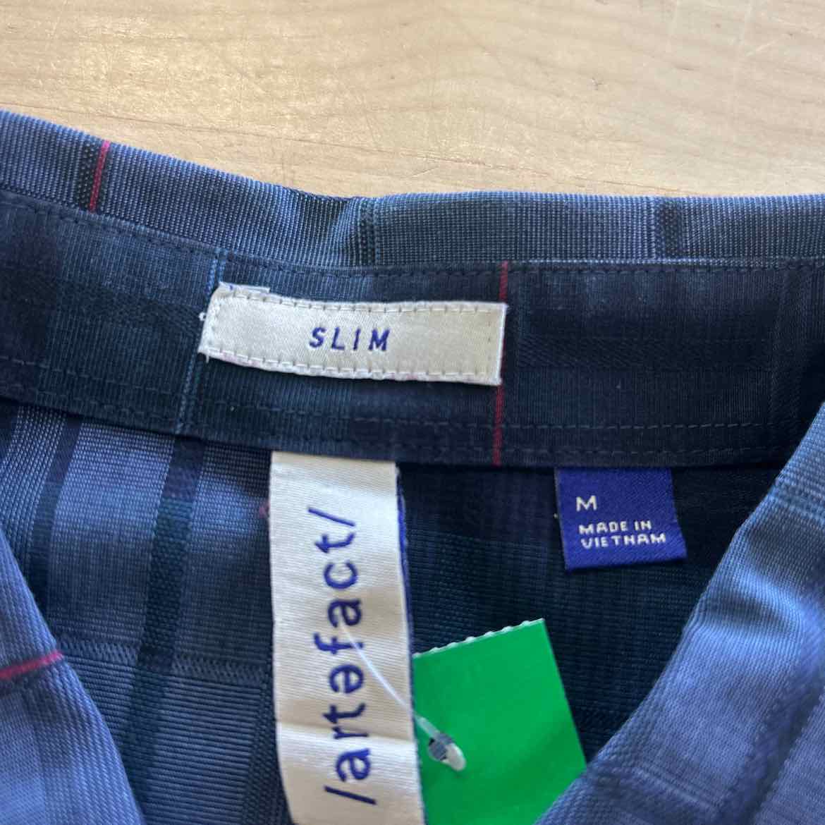 Artefact Size M Dark BLue Preloved Button Down LS