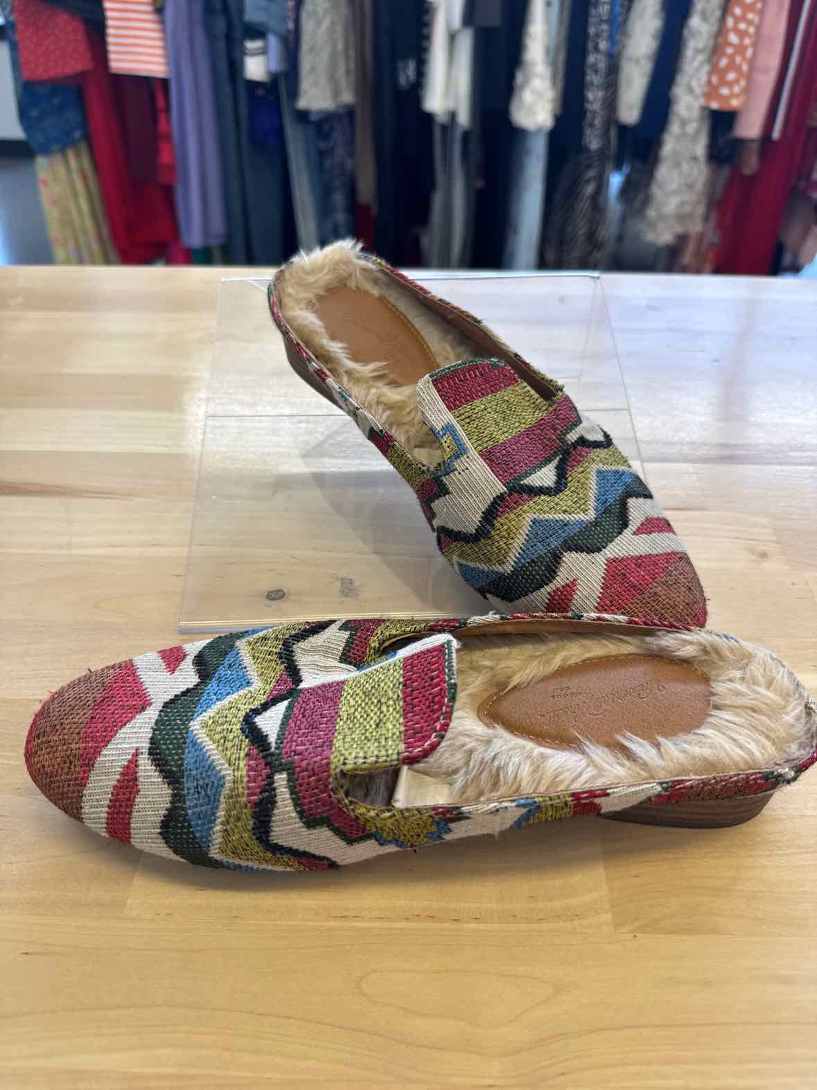 Universal Thread Shoe Size 6.5 Multi - Fall Flats