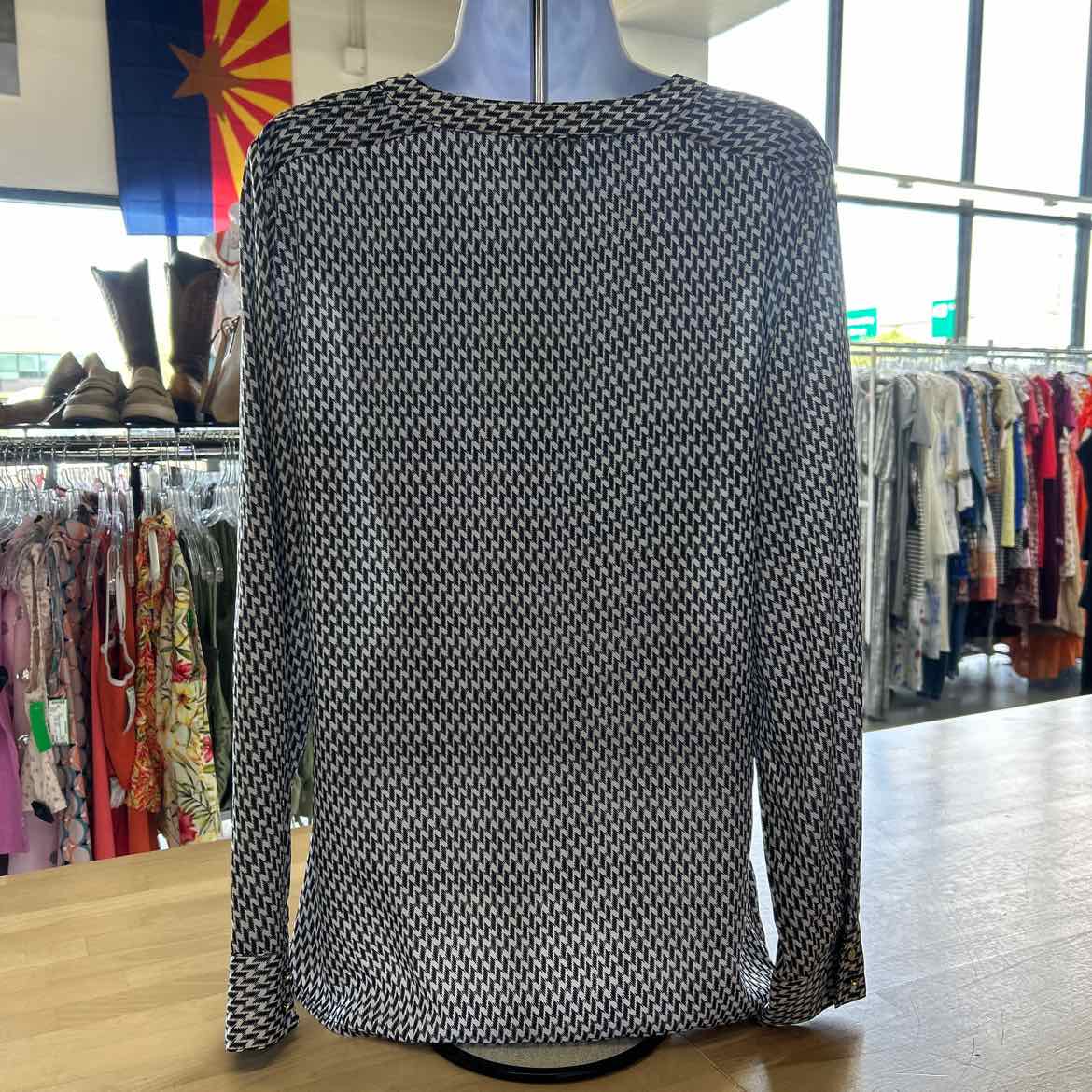 Ann Taylor Size 6 Black White Preloved Blouse LS
