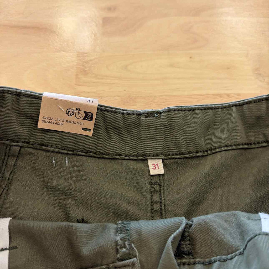 Levi's Women Size 31 Green New Shorts