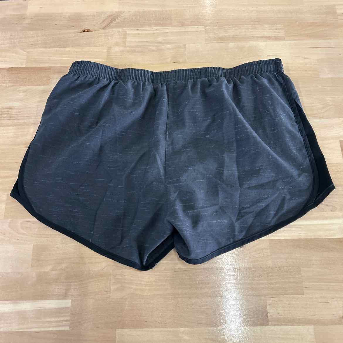 Nike Size M Gray Athletic Shorts