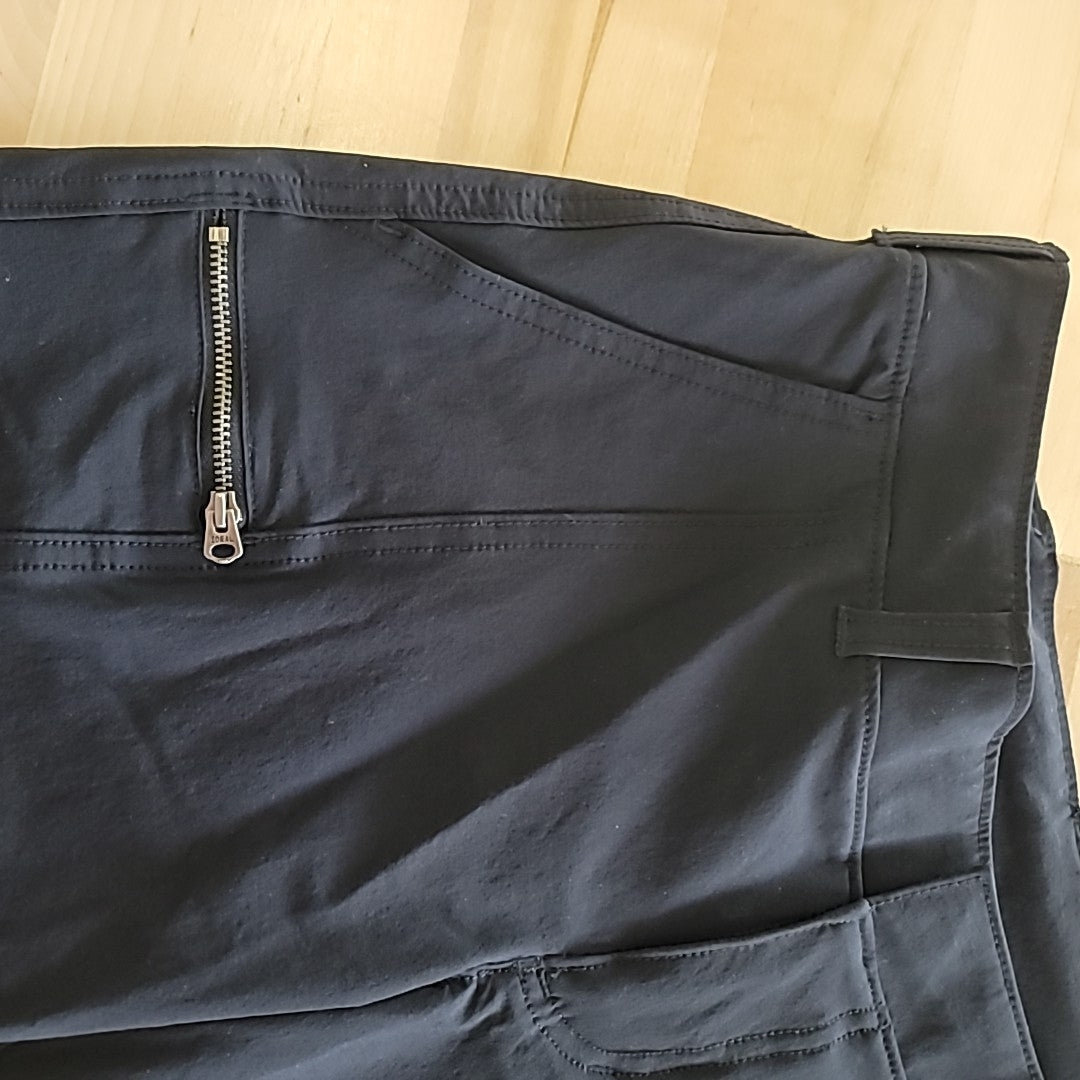 Athleta Size 4 Black Athletic Shorts