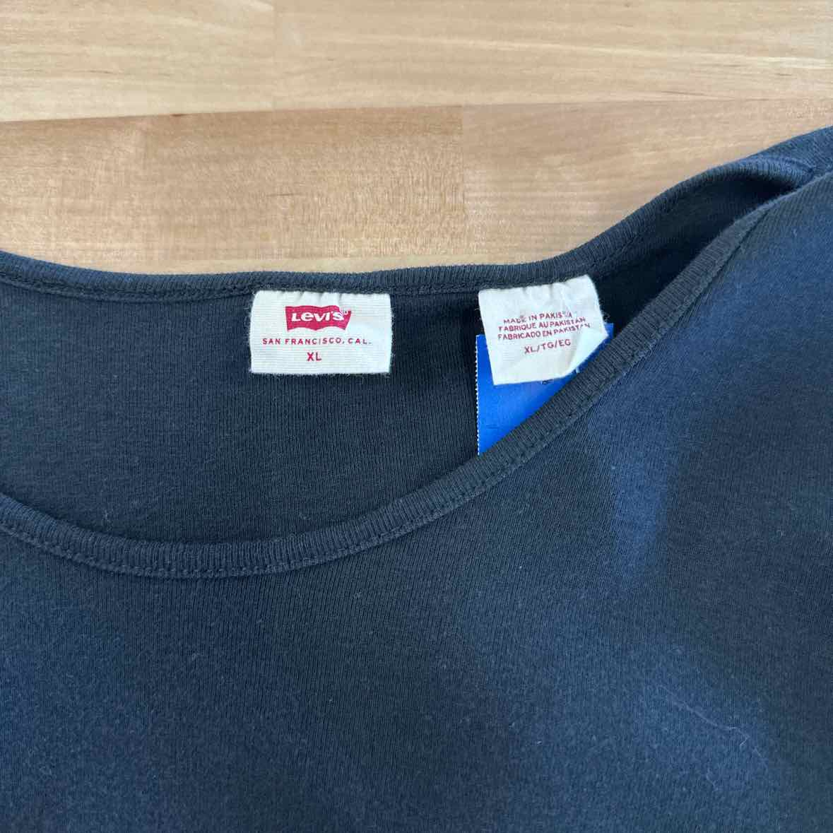 Levi's Size XL Black Long Sleeve