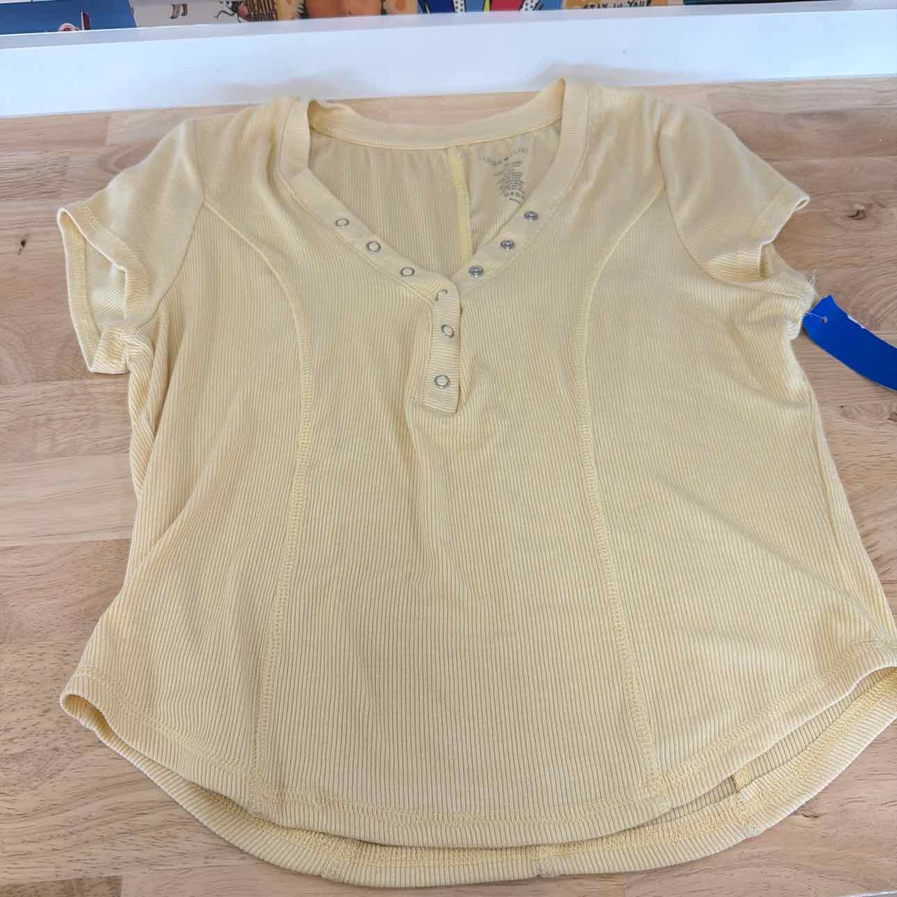 ultra flirt Size XL Ribbed Cropped Henley Short Sleeve