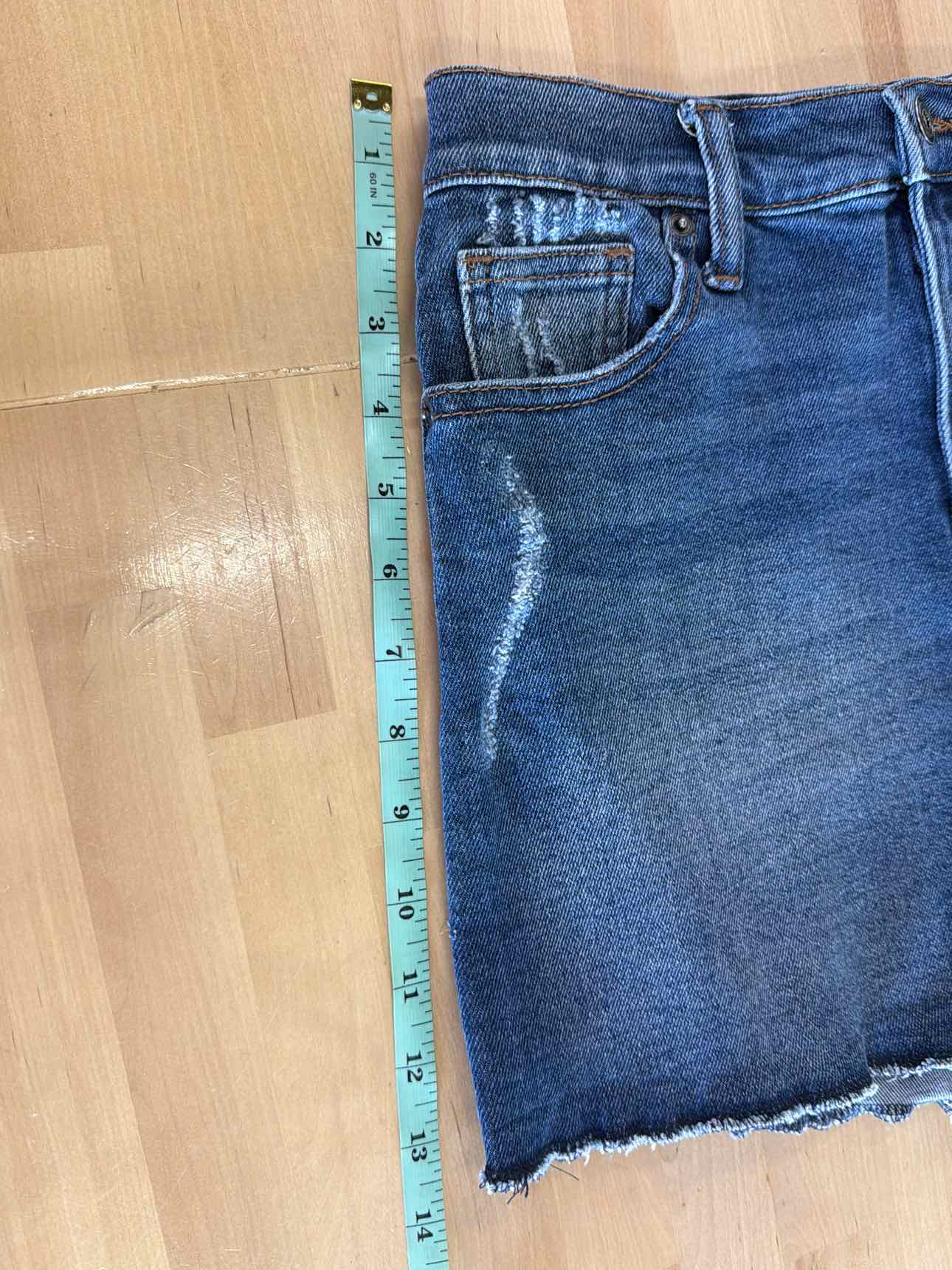 Celebrity pink Women Size 9 Blue Denim Preloved Shorts