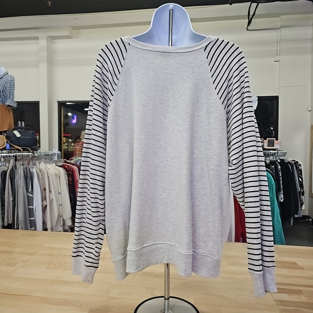 Torrid Size 2 Gray Sweater