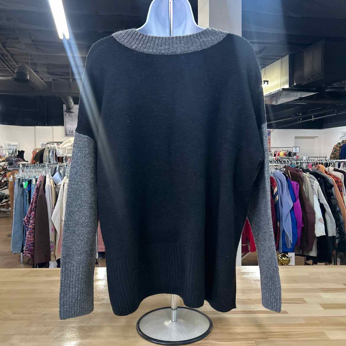 Vince Size S Gray Preloved Sweater