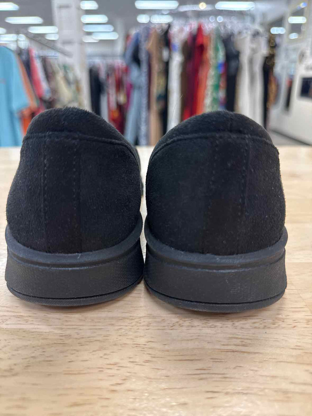 BZEES Size 7 Black New Slip On