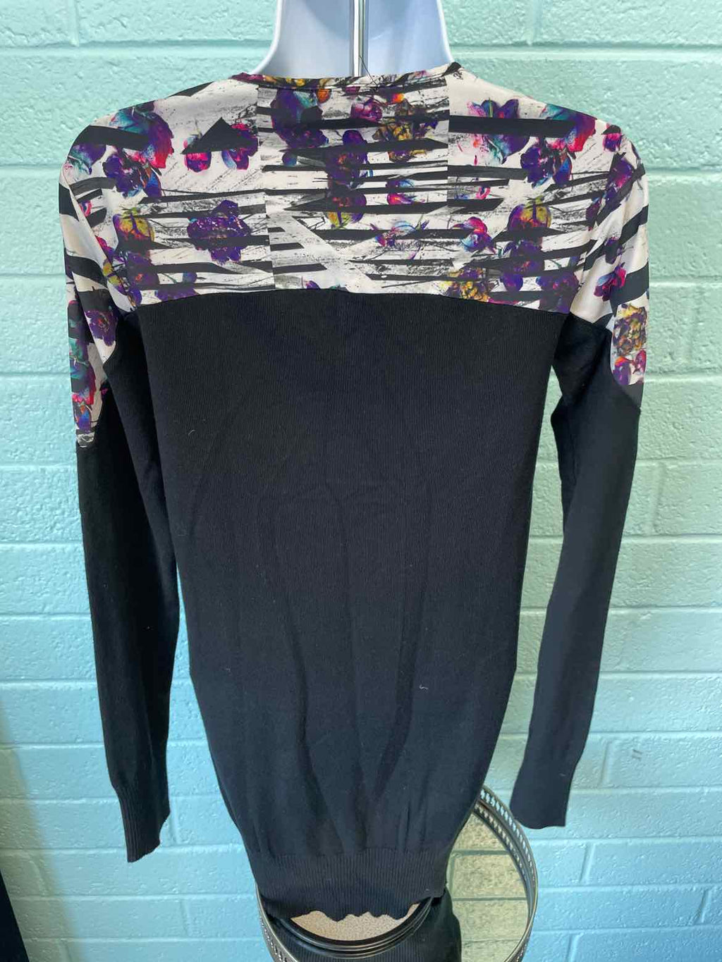 Schwiing Size XS Black Print Sweater
