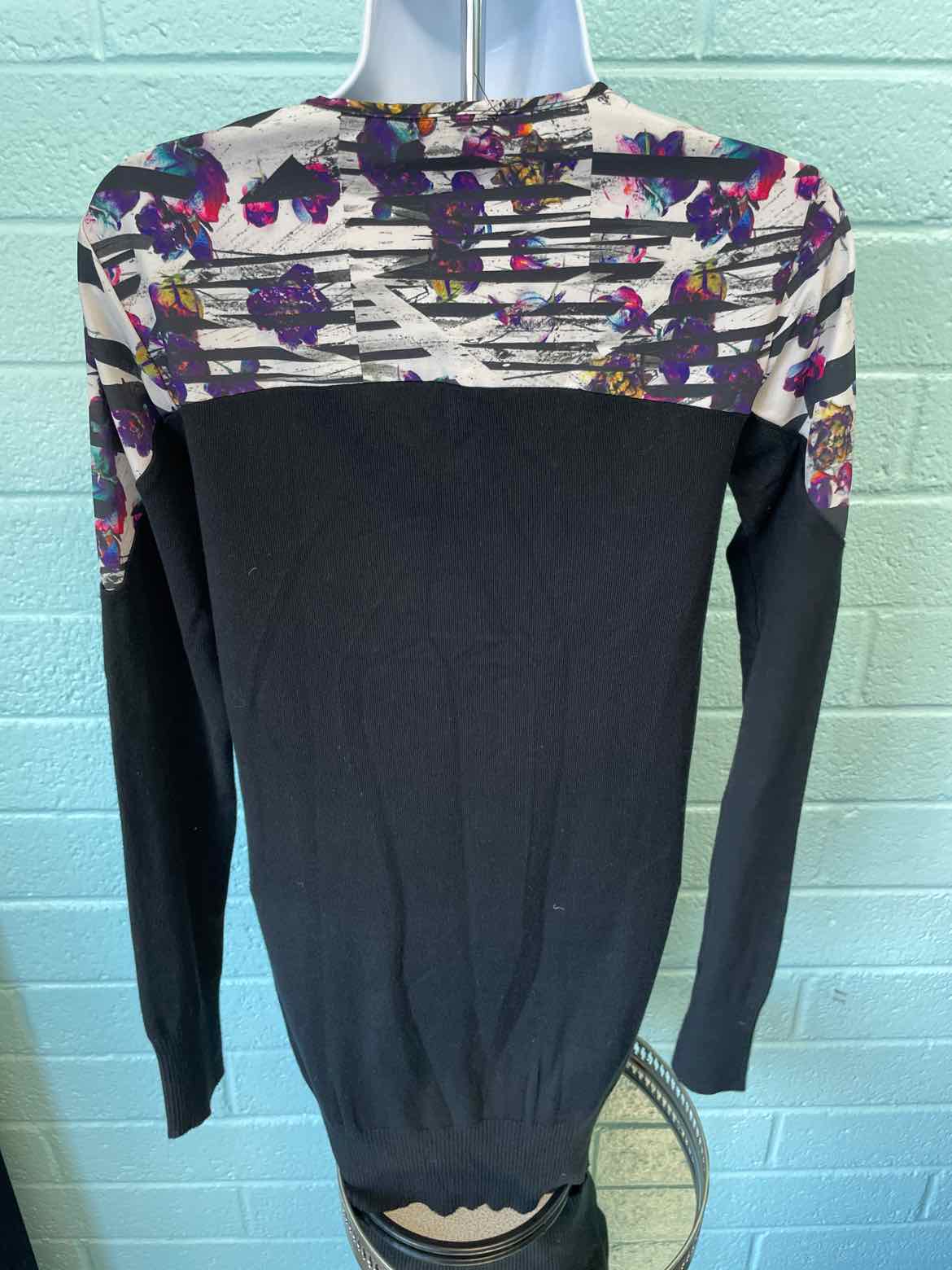Schwiing Size XS Black Print Sweater