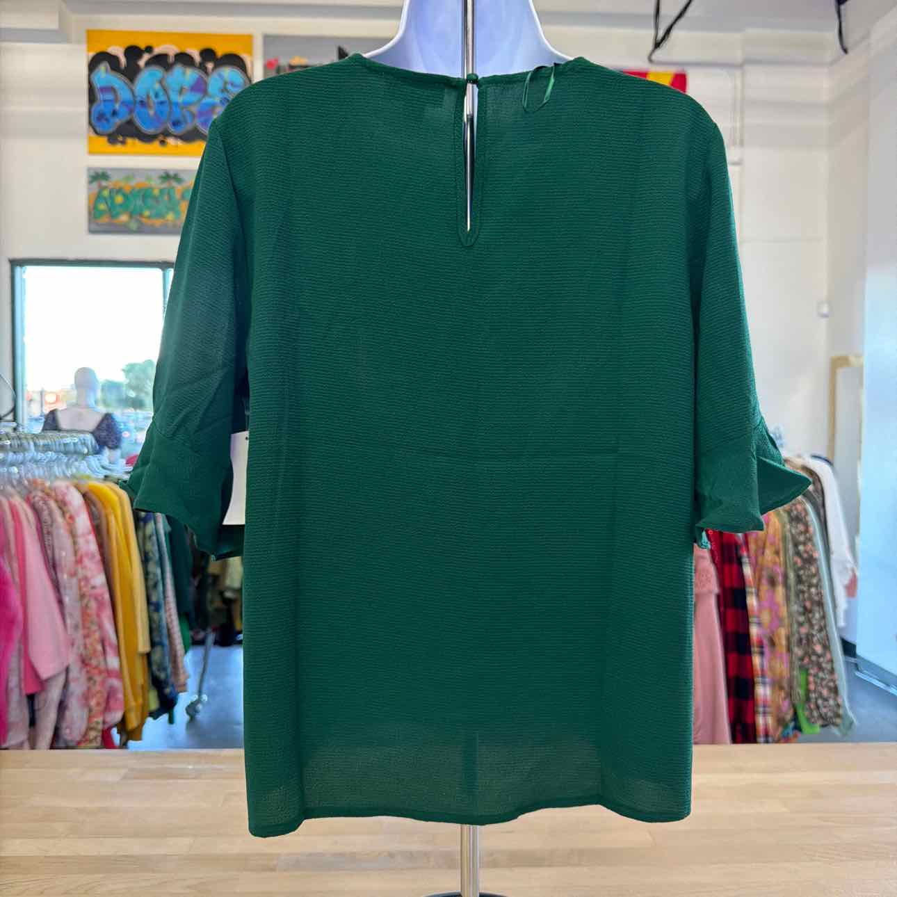 CeCe Women's Crewneck 3/4-Sleeve Ruffled Cuff Blouse