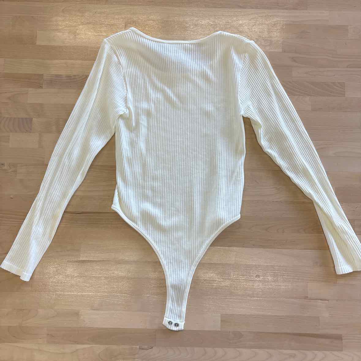hippie rose Size M Cream Knit  Scoop-Neck Long-Sleeve Seamless Bodysuit NWT
