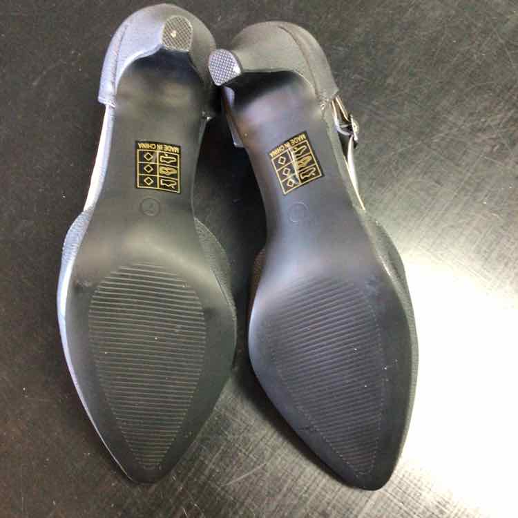 Journee Shoe Size 7 Gray Bettie Heels