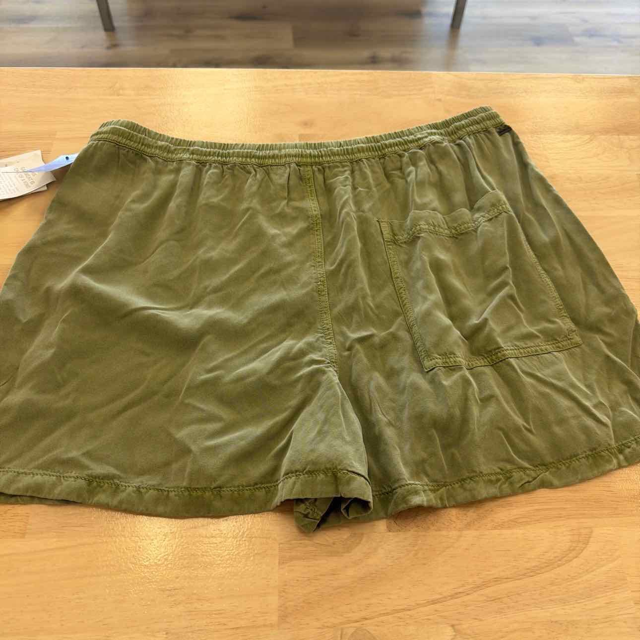 Oneill Women Size XL Green New Shorts