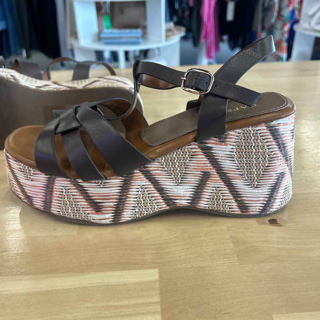 CafeNoir Size 7.5 (38) Brown Preloved Sandals
