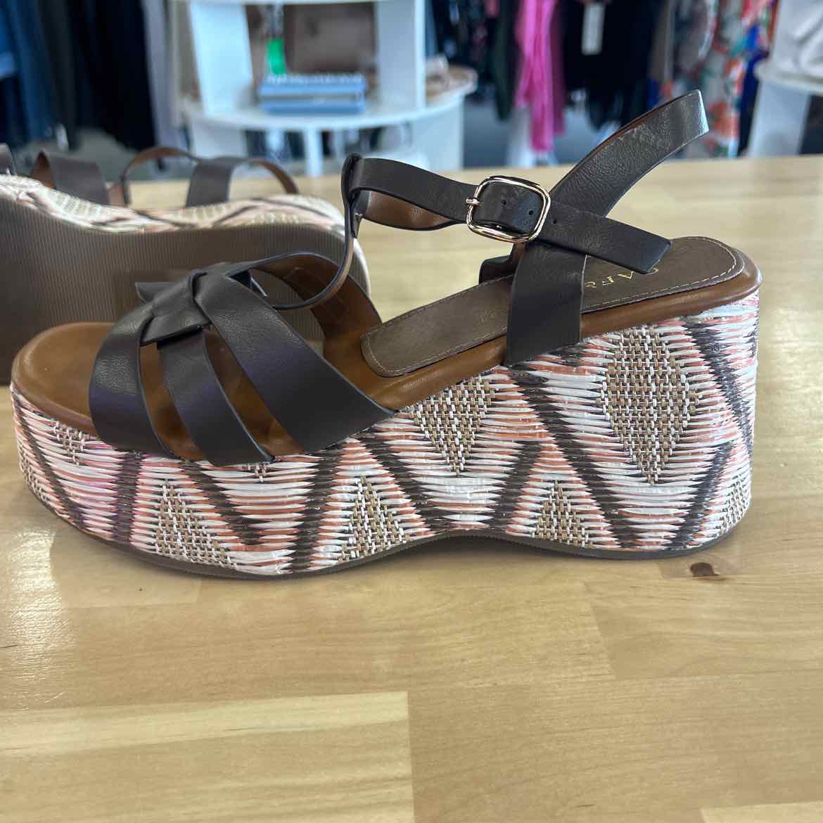 CafeNoir Size 7.5 (38) Brown Preloved Sandals