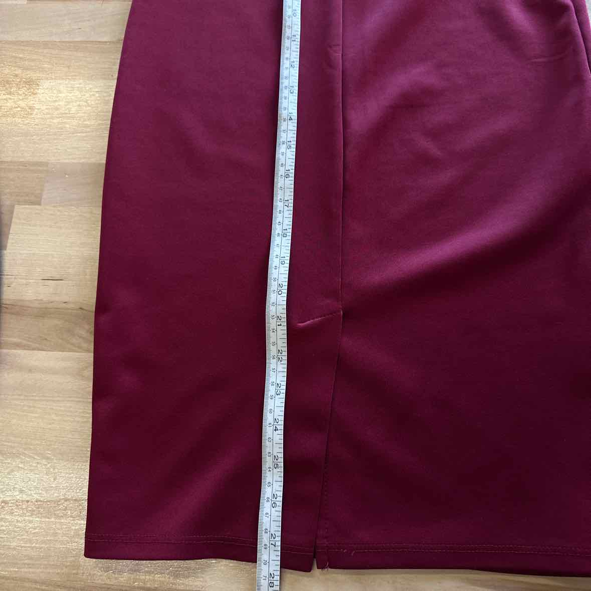 Image Nation Size M Burgundy Skirt
