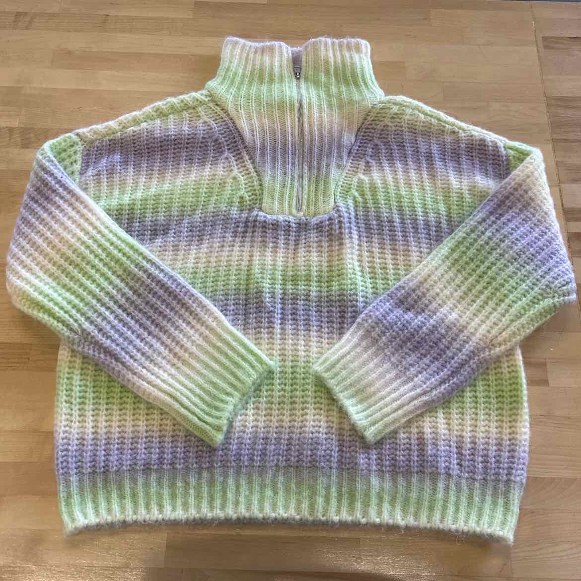 Calvin Klein Size L Multi-Color Sweater