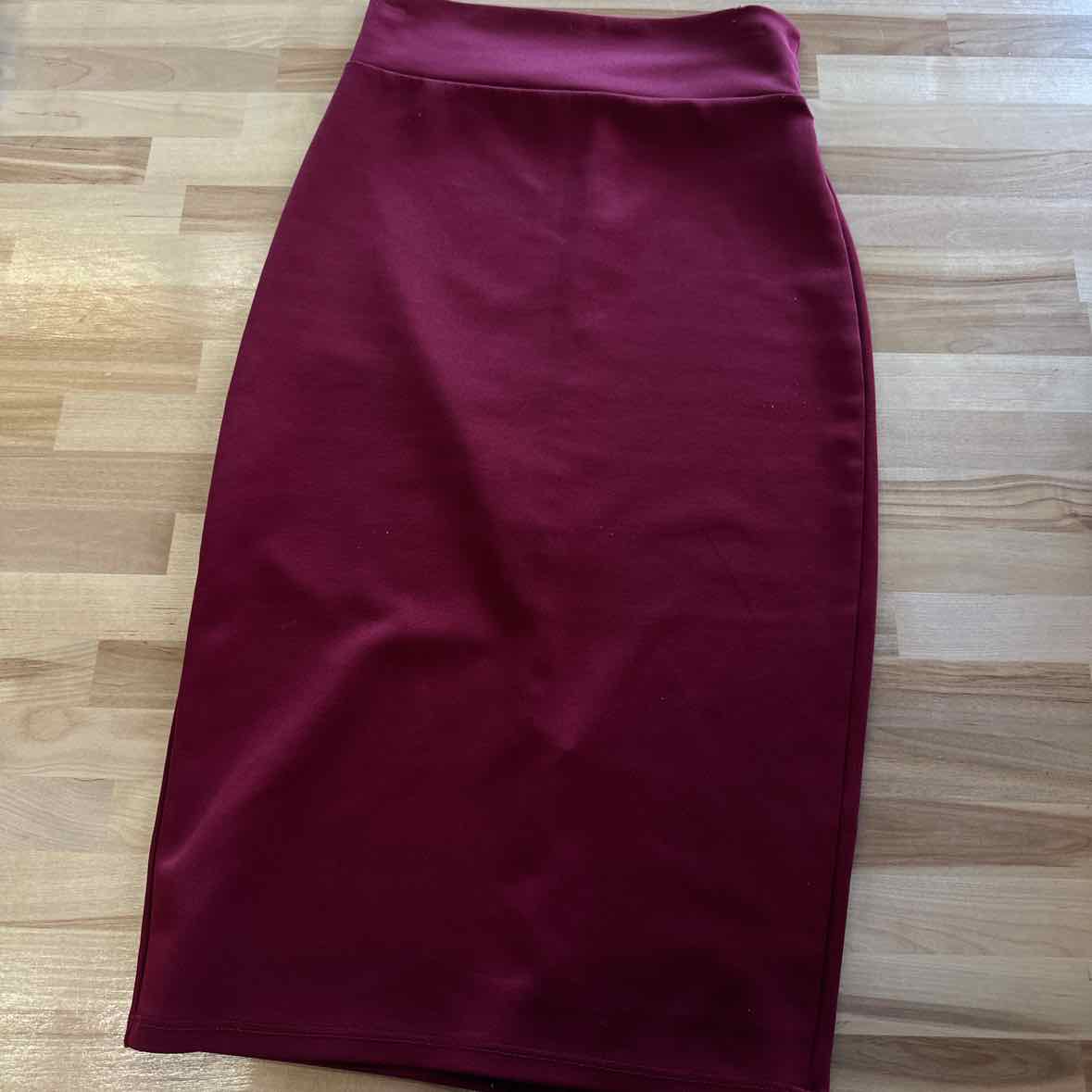 Image Nation Size M Burgundy Skirt