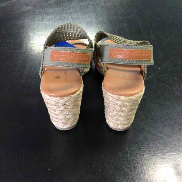 Tommy Bahama Shoe Size 7.5 Olive Sandals