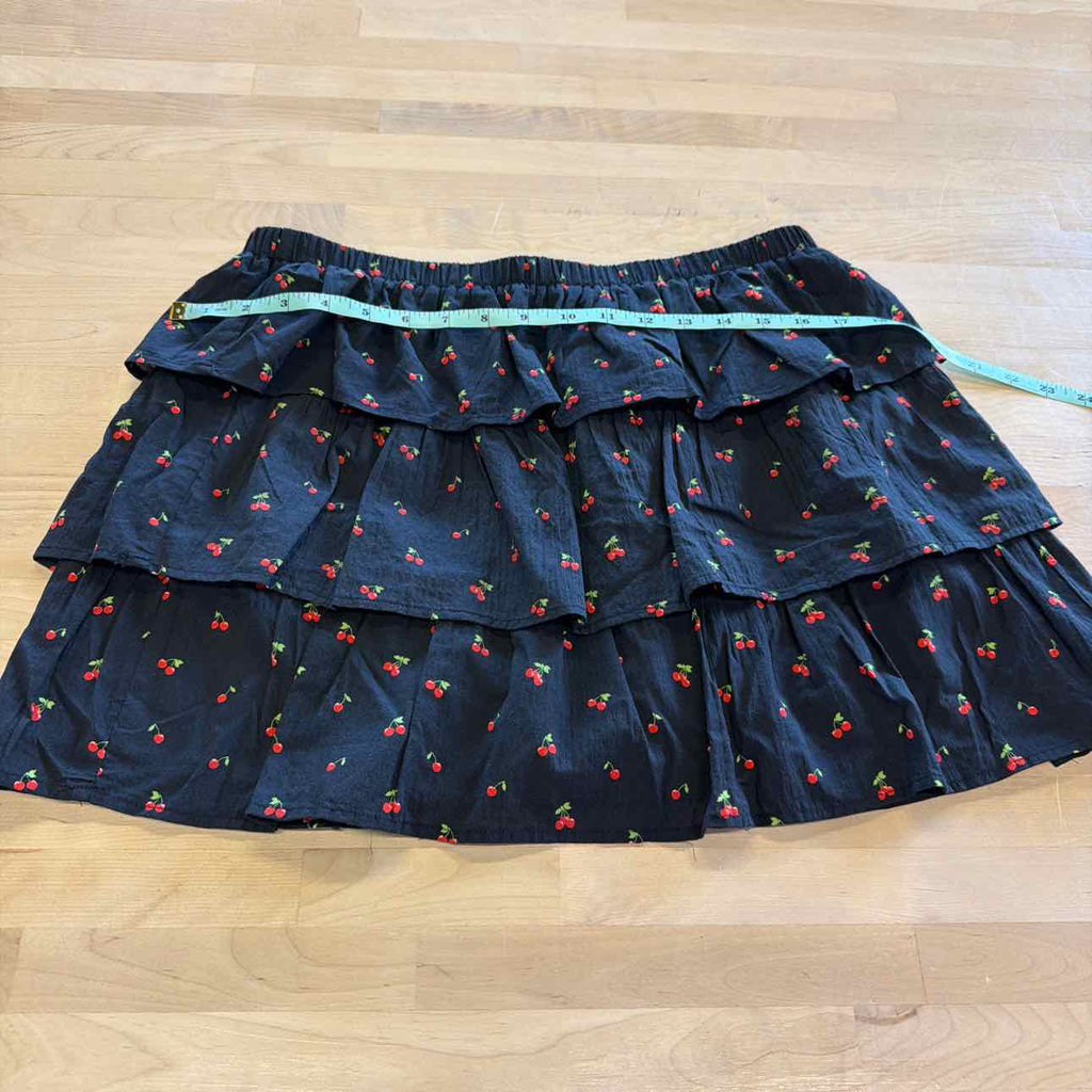 Divided Size M Black Preloved Skirt