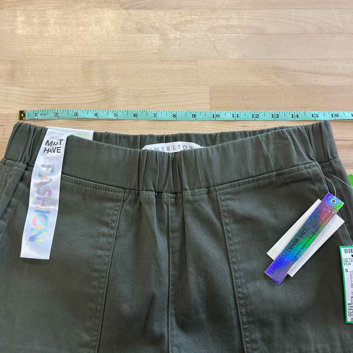 TINSELTOWN Size M Green Pants
