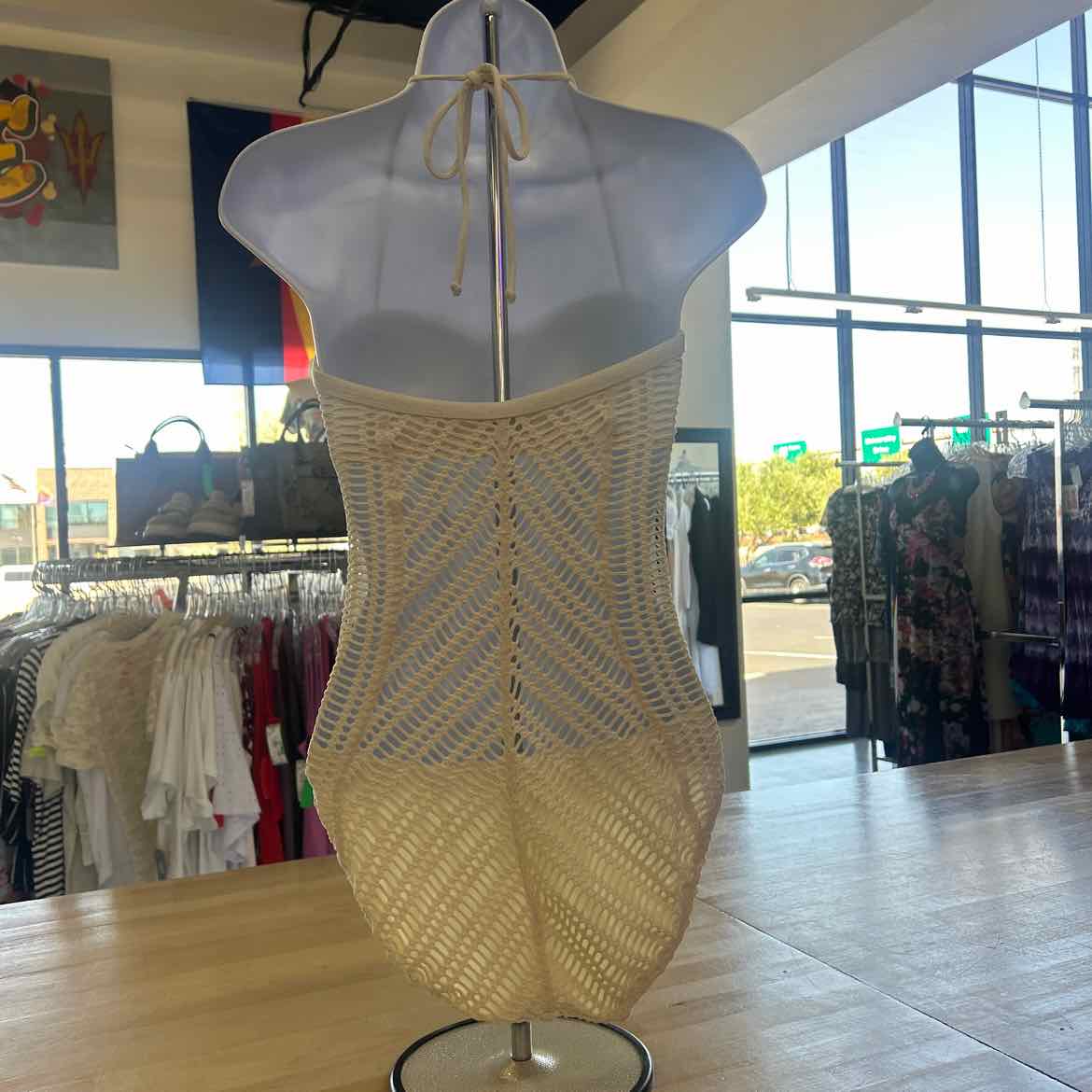 Robin Piconne Size 6 White Preloved Swimsuit