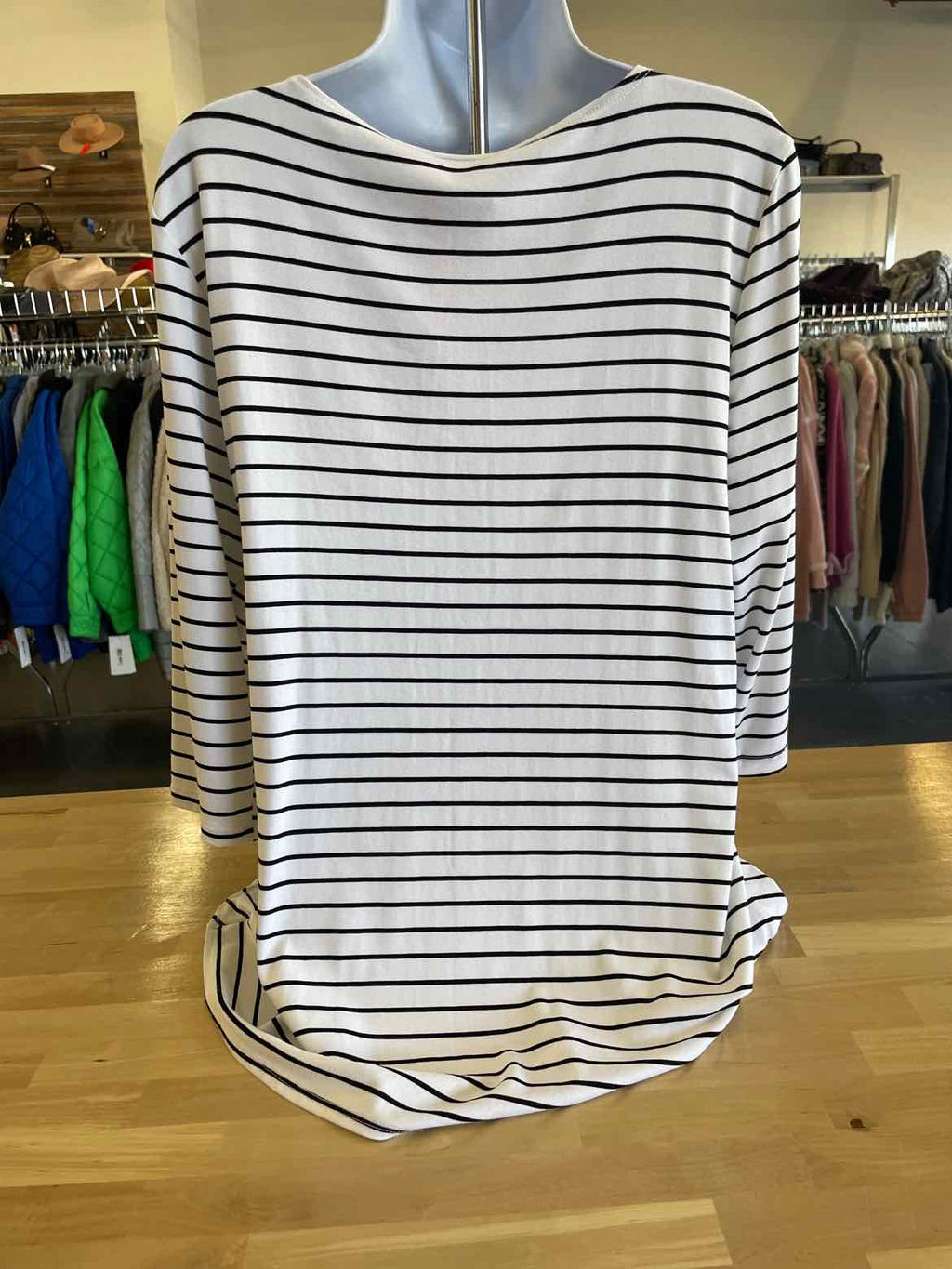 All Hours Size M Black White Knit Top