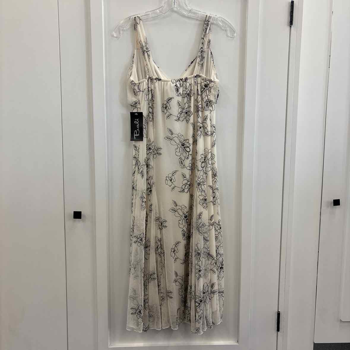 Bali Size 6 BLACK & WHITE Dress