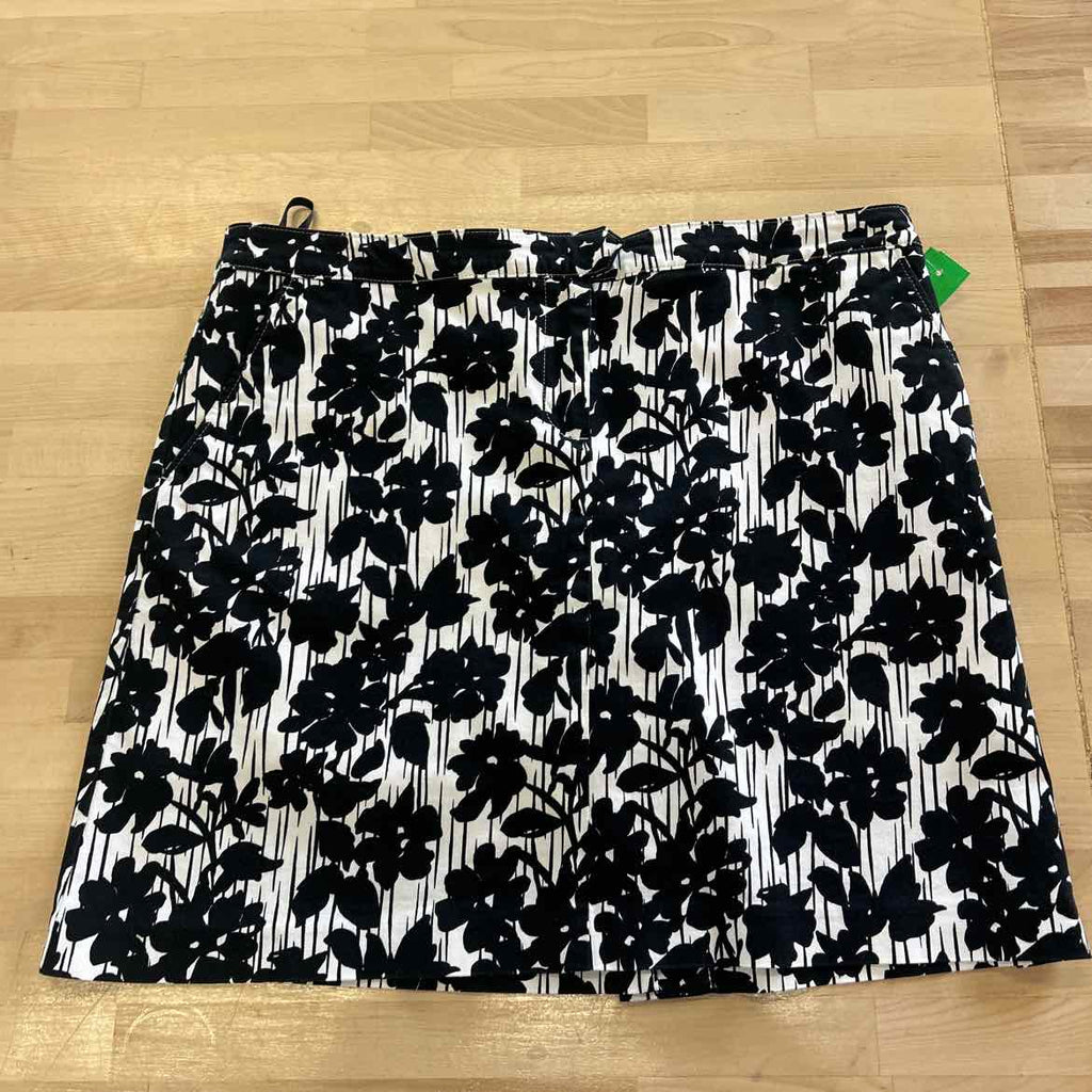 Izod Women Size 10 Black Preloved Skorts
