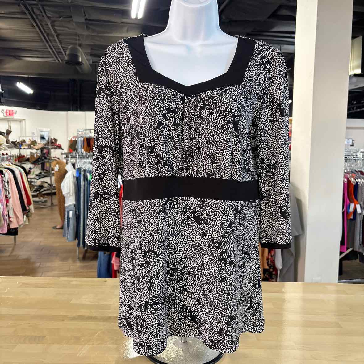 East 5th Size M Black White Blouse LS