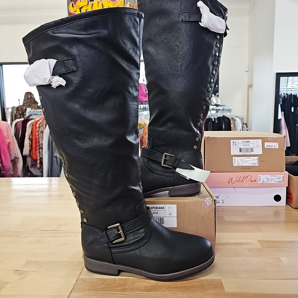 Journee Size 9.5 Black Boots