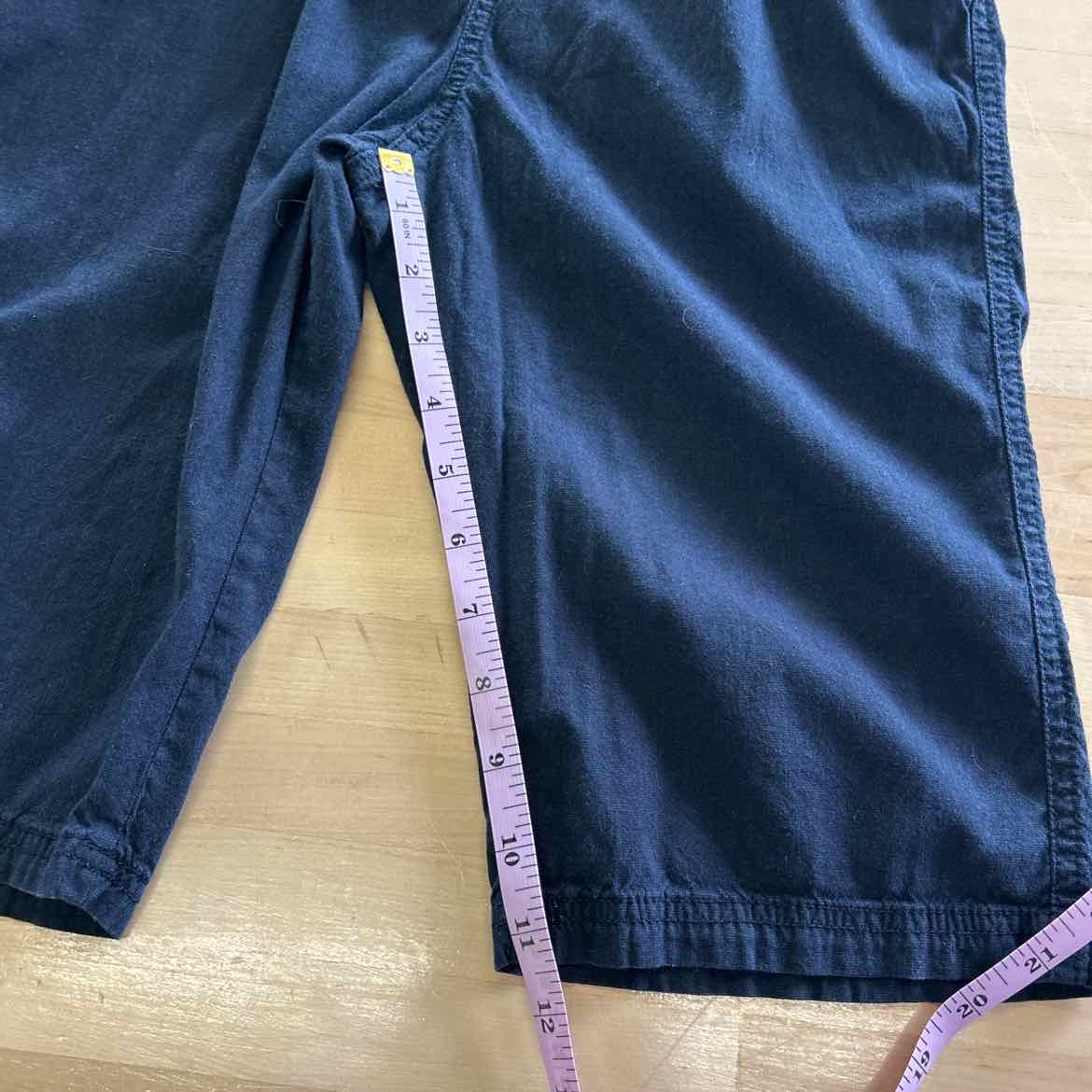 Guess Women Size 2 Black Preloved Shorts