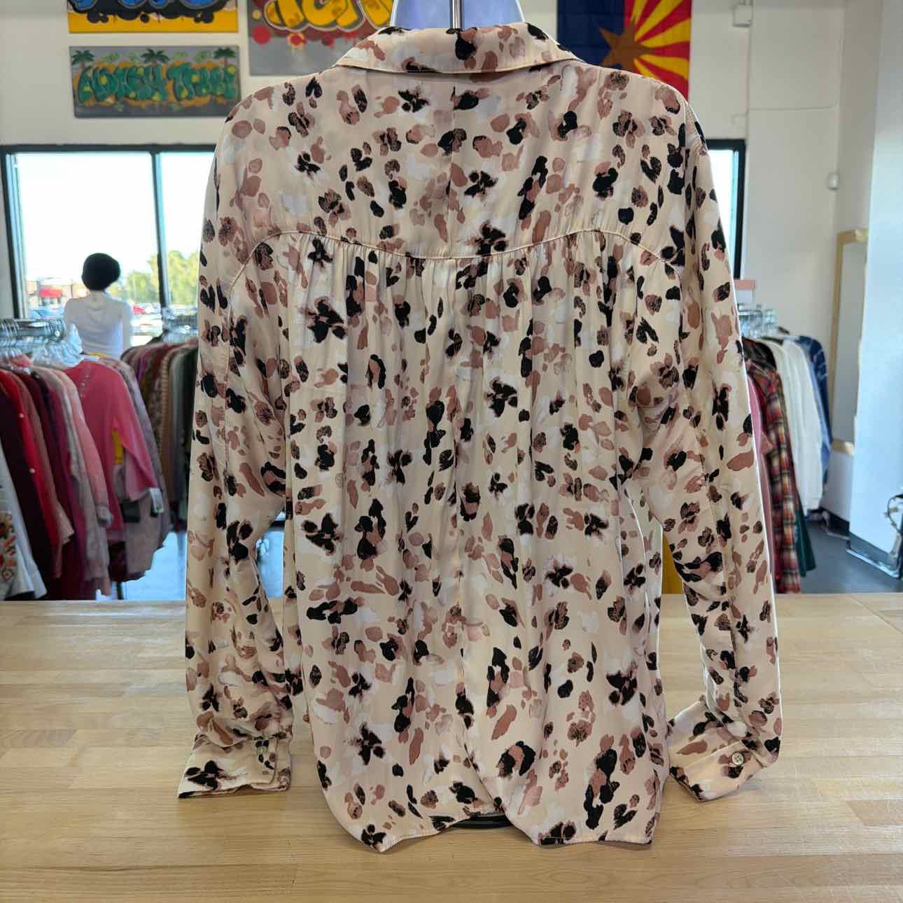 Tahari Size M Tan Used Blouse