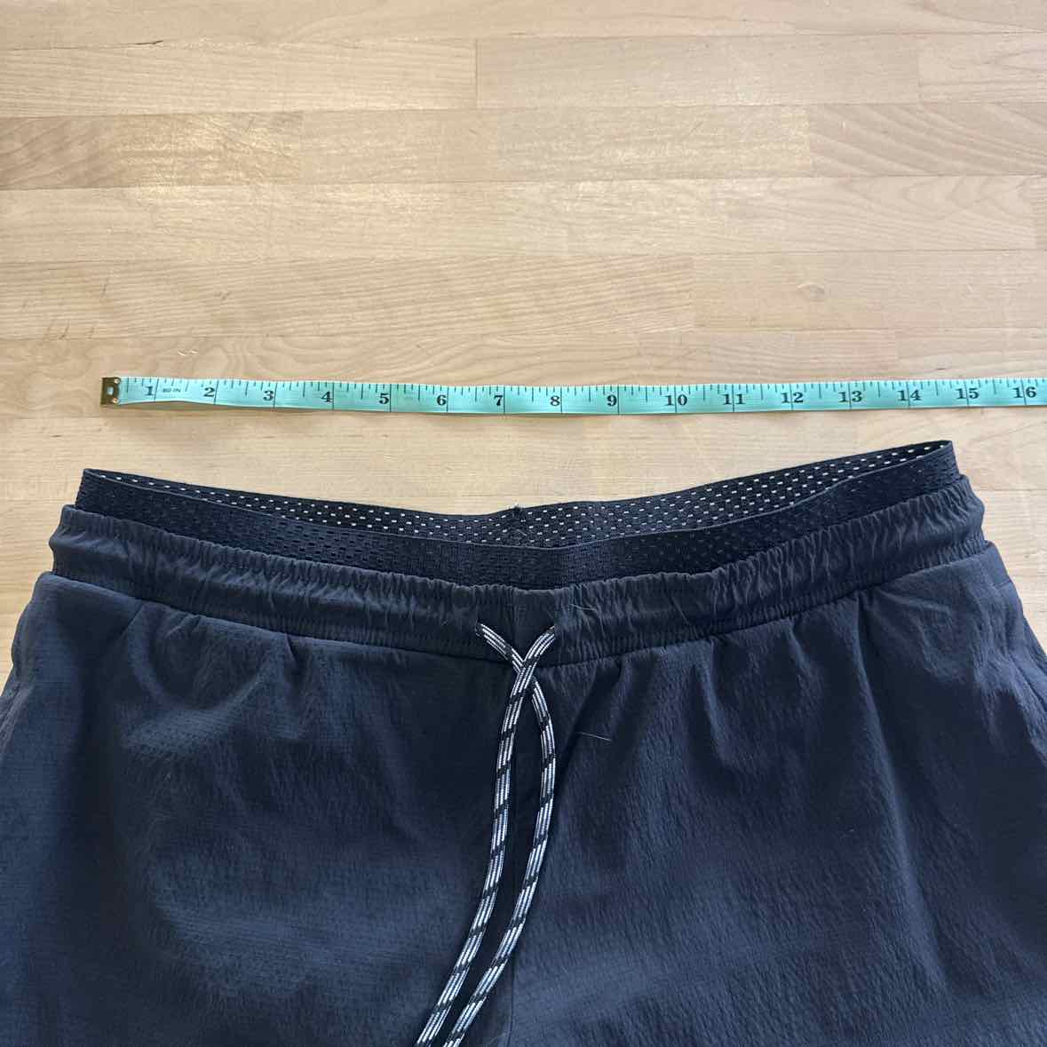 Athleta Size 6 Black Preloved Athletic Shorts