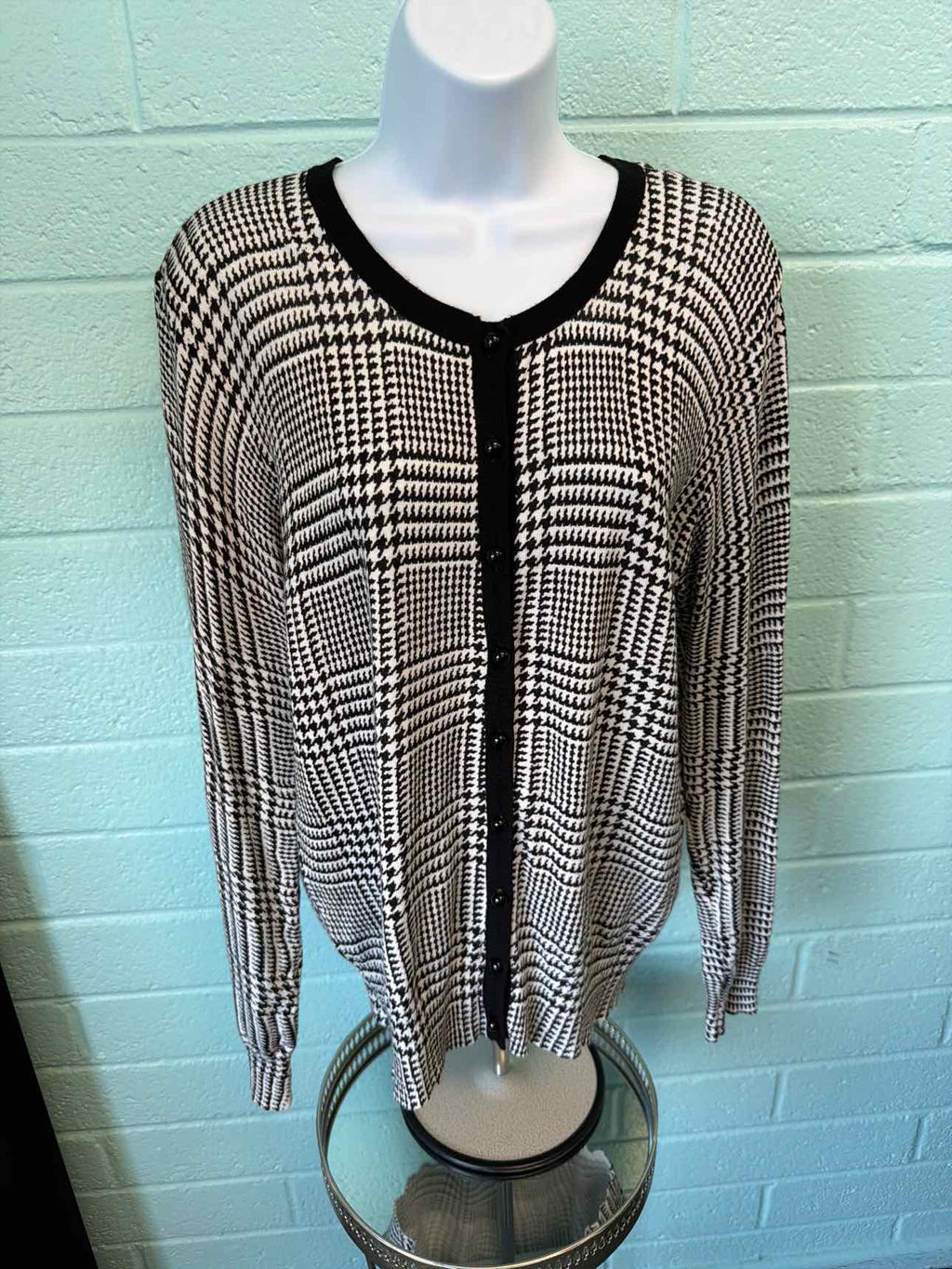 Covington Size L BLACK & WHITE Sweater
