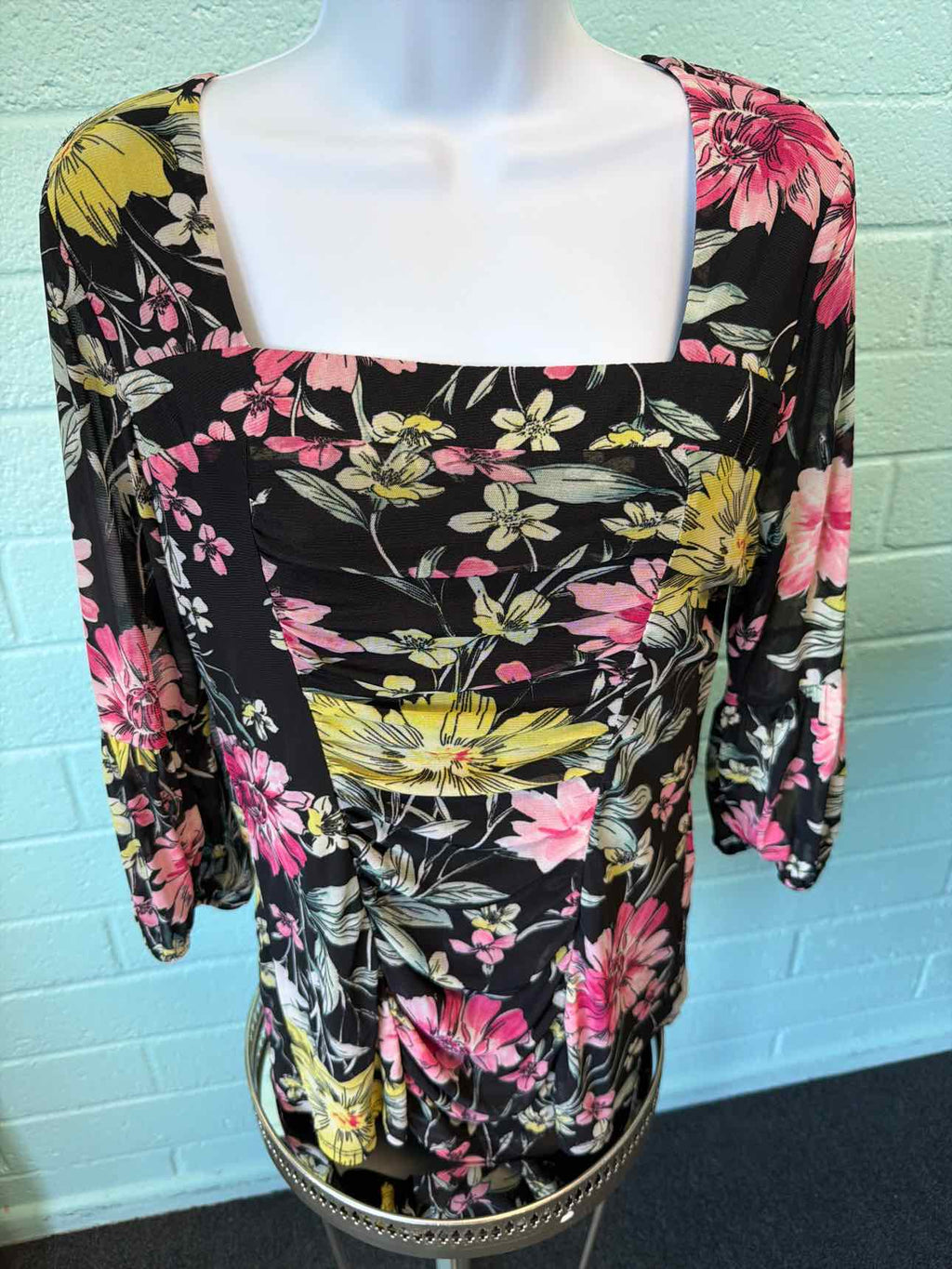 sara michelle Size M Multi-Bright Blouse