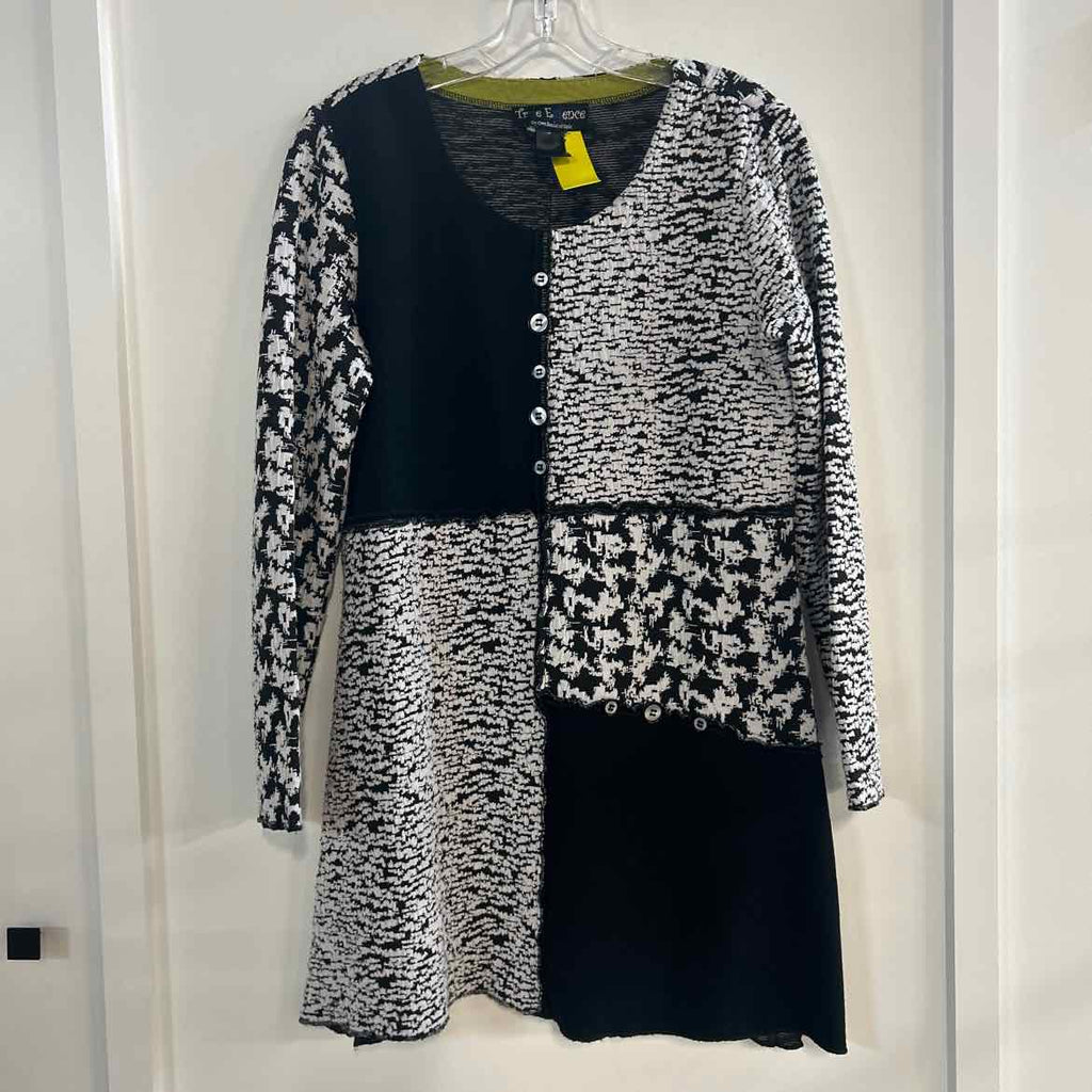 True Essence Size M Black White Preloved Tunic