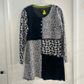 True Essence Size M Black White Preloved Tunic